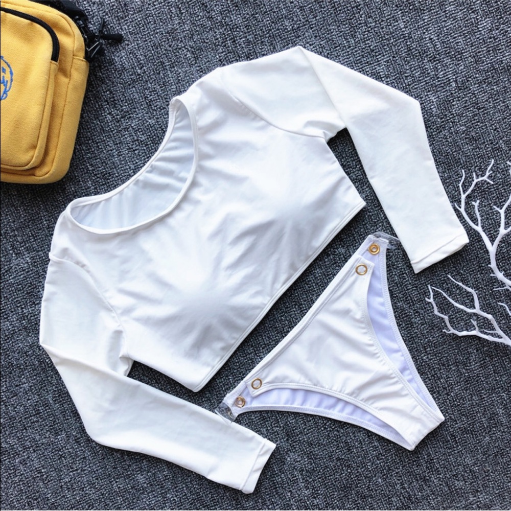 186.  Long sleeves clear strap bikini - Picture 4 of 7